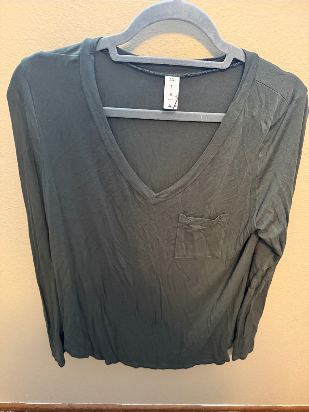 mts Olive V-Neck Long Sleeve Pocket Tee
